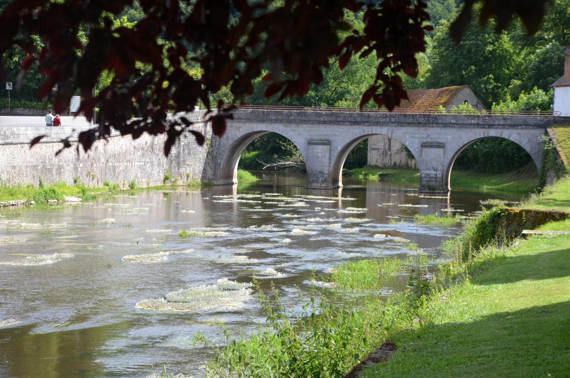 Studio "Au Bord De L'Eau" 2 Chambon-sur-Voueize Kültér fotó